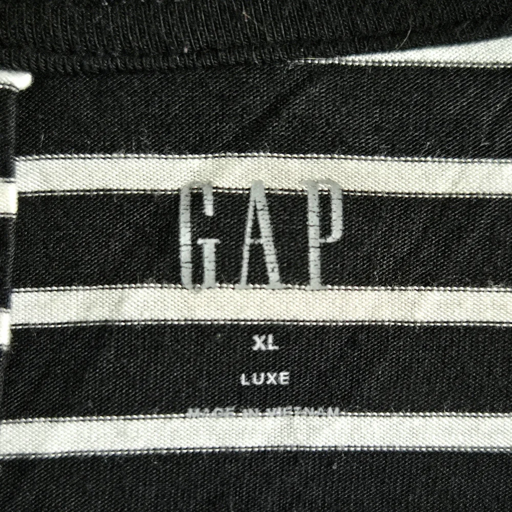GAP Luxe Hi-Lo Pleated Back V-neck Boxy Tee, Dorman Sleeves, Black/White Stripe - Picture 6 of 8